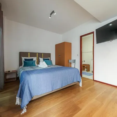 Apartament E Quartos Primorosa Nazaré